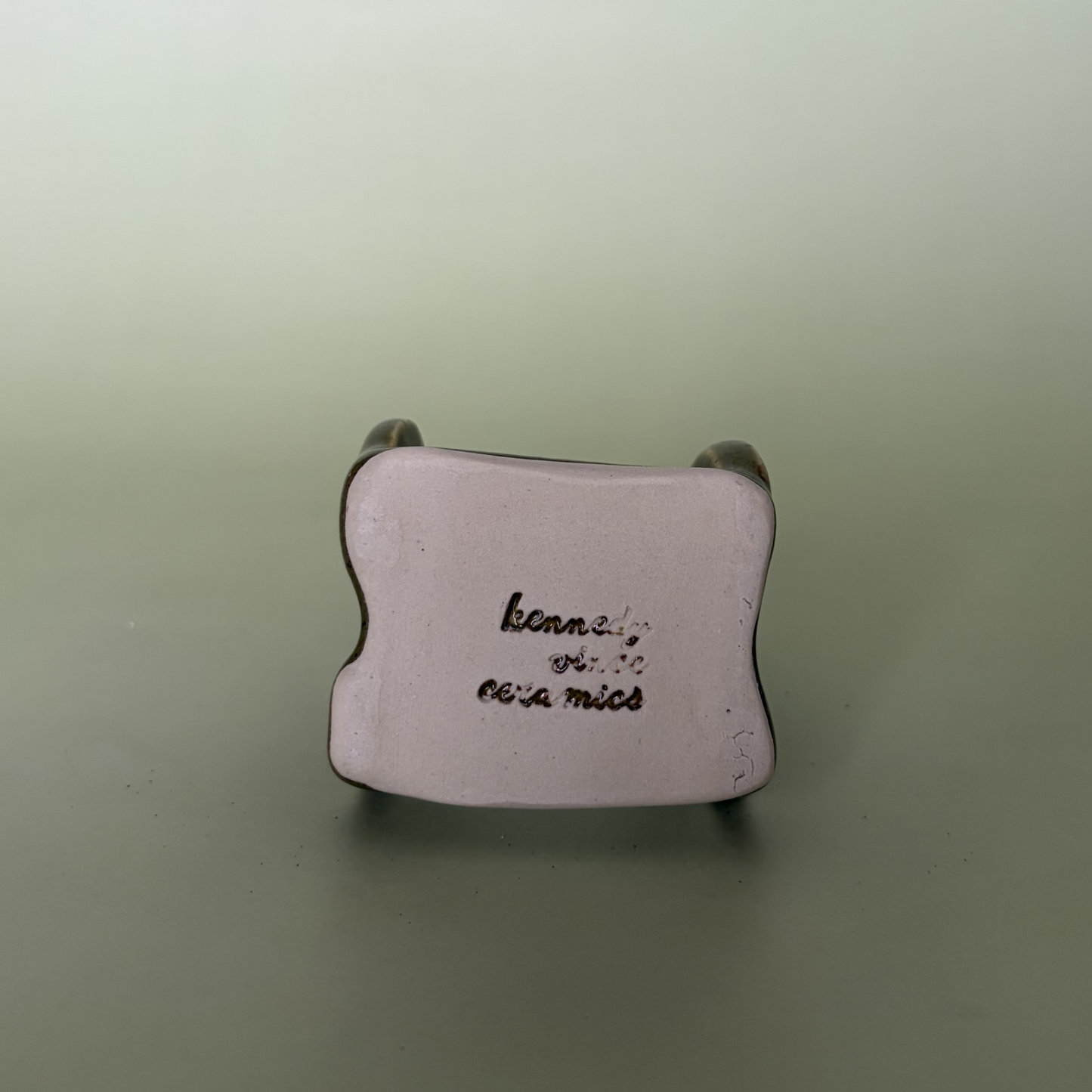 Wavy Sponge Holder in Capers