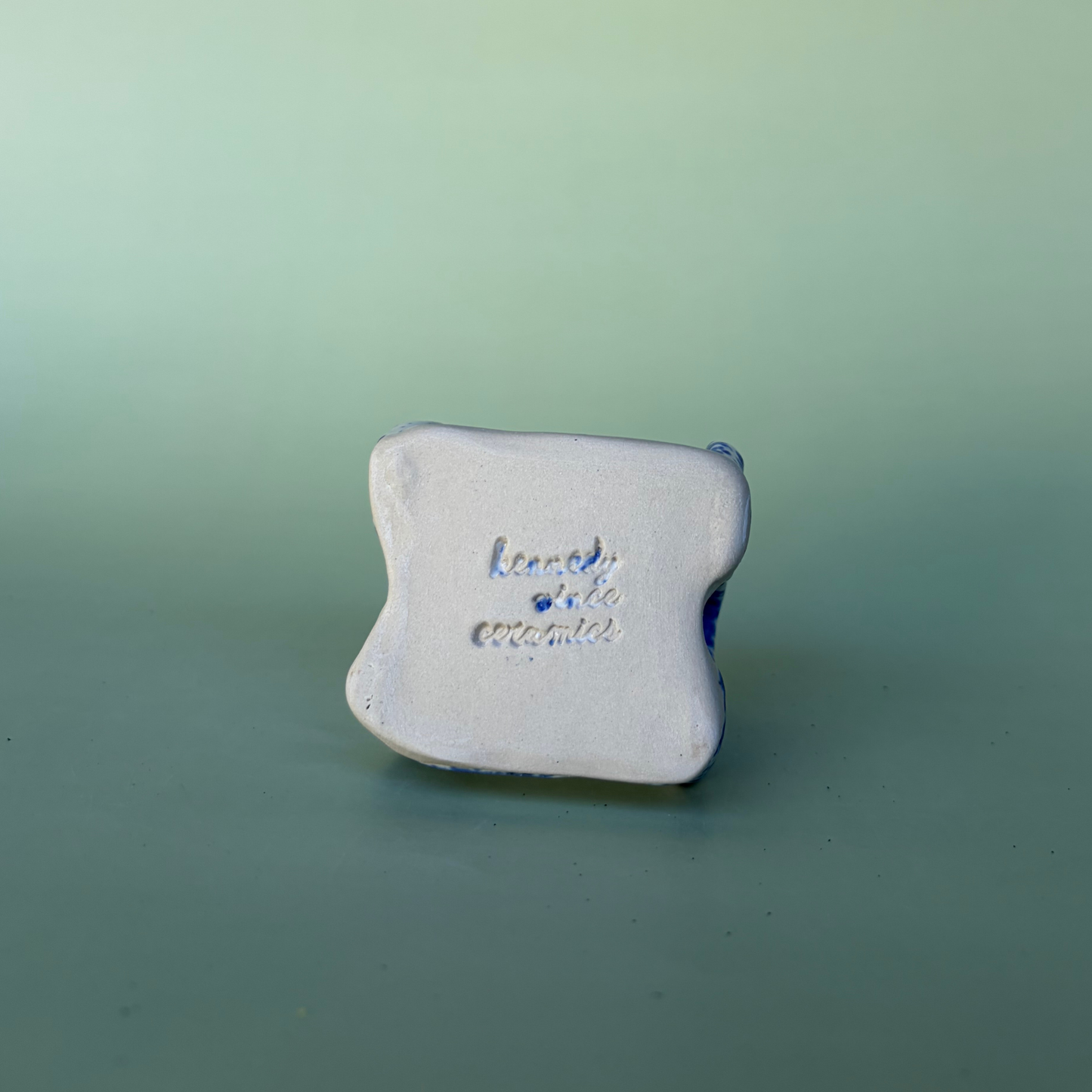 Wavy Sponge Holder in Nimbus (3)