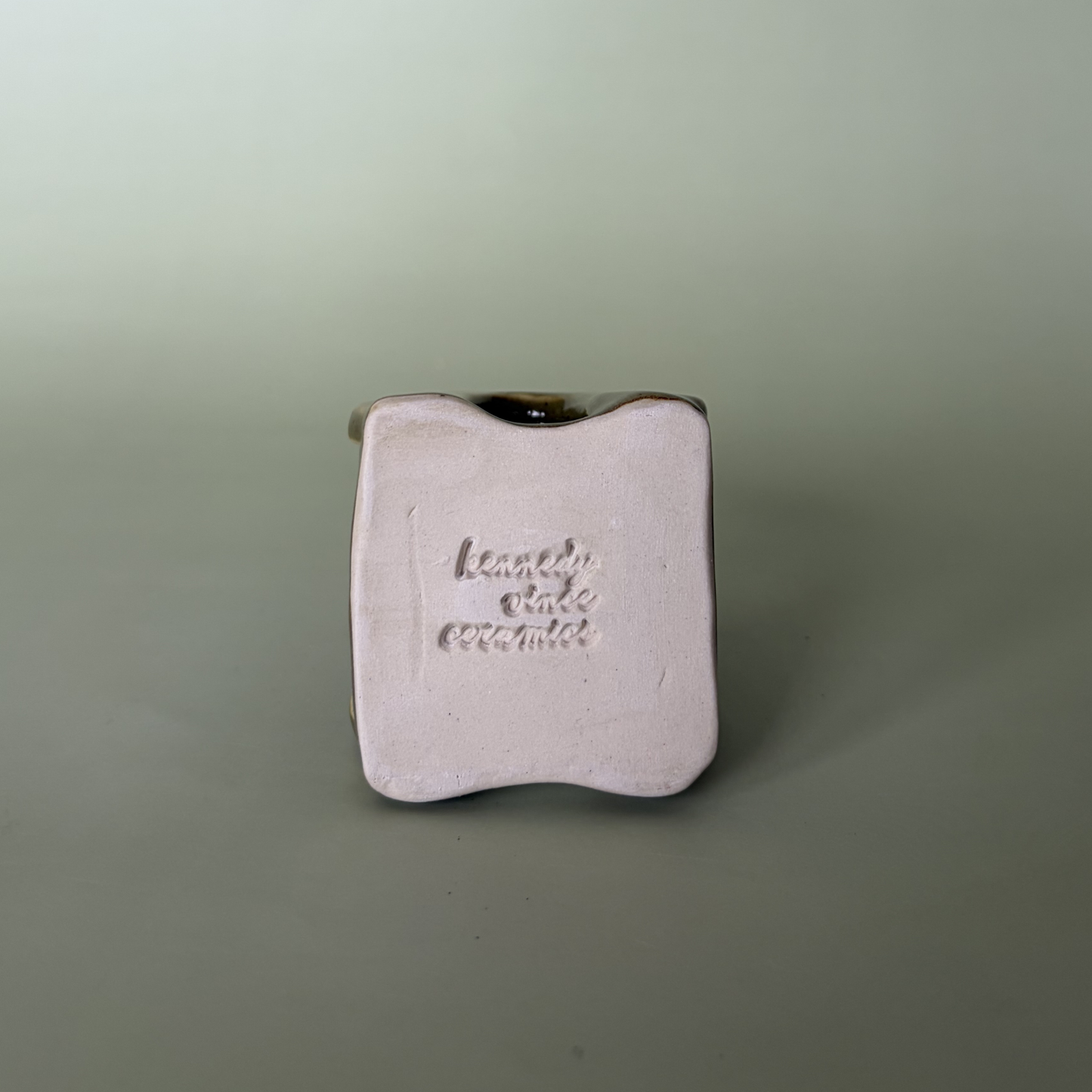 Wavy Sponge Holder in Capers