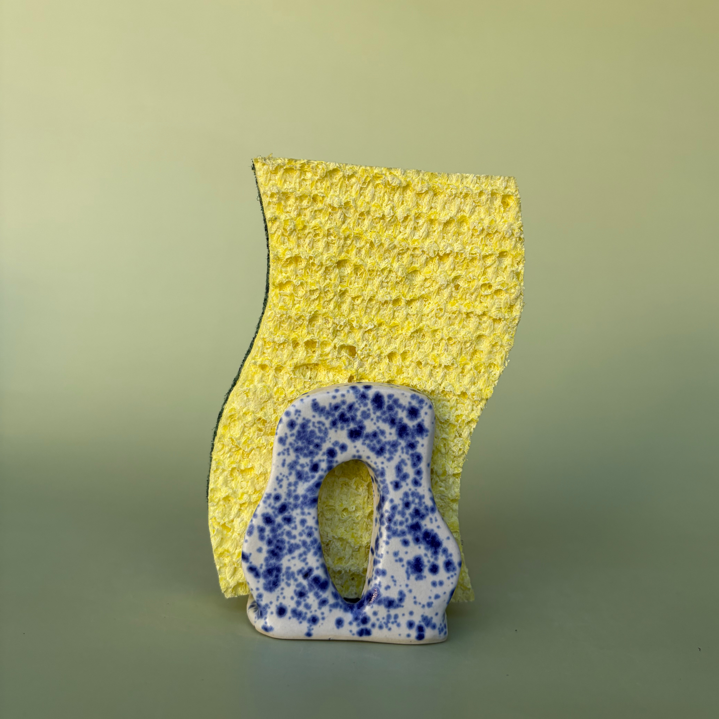 Wavy Sponge Holder in Nimbus (1)