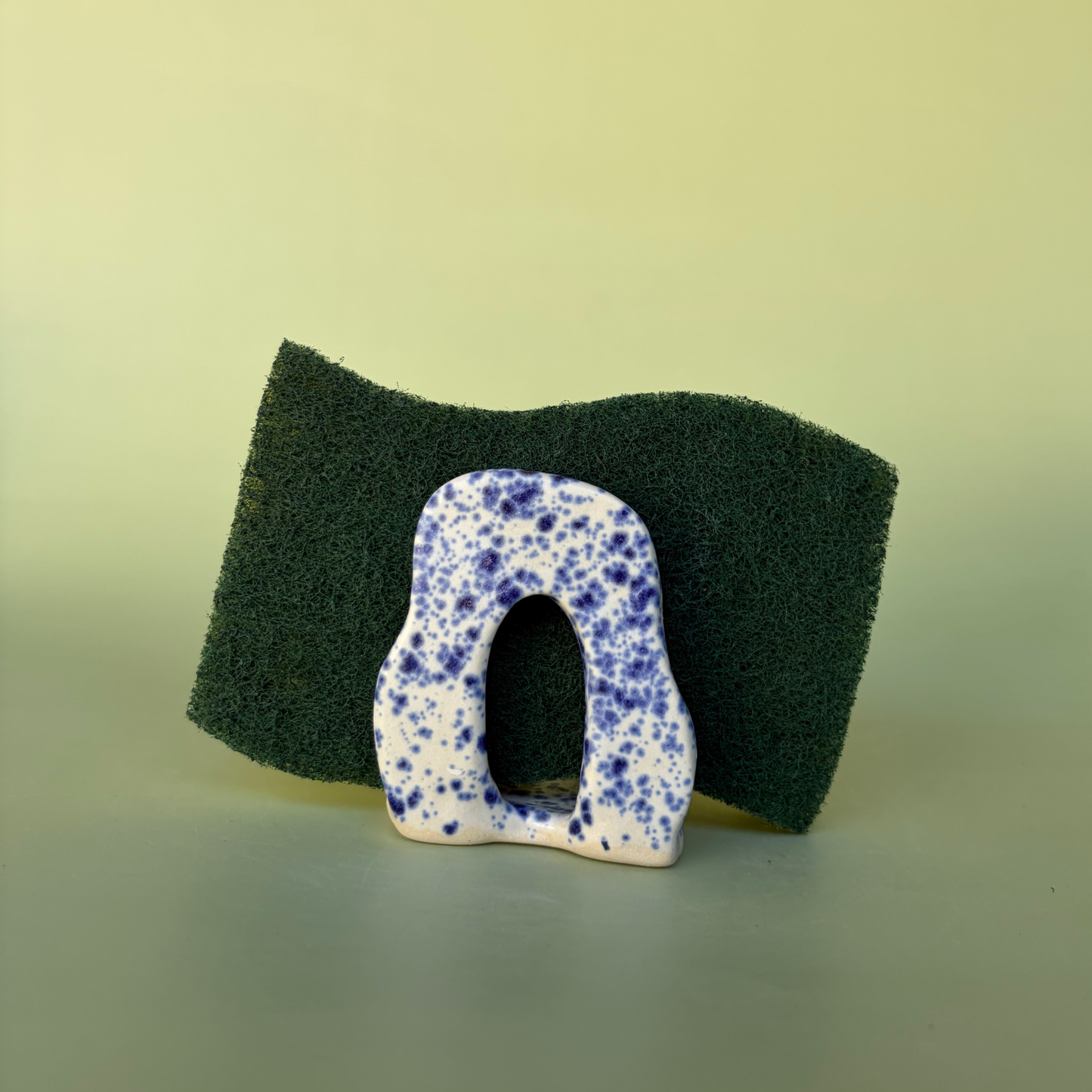 Wavy Sponge Holder in Nimbus (1)