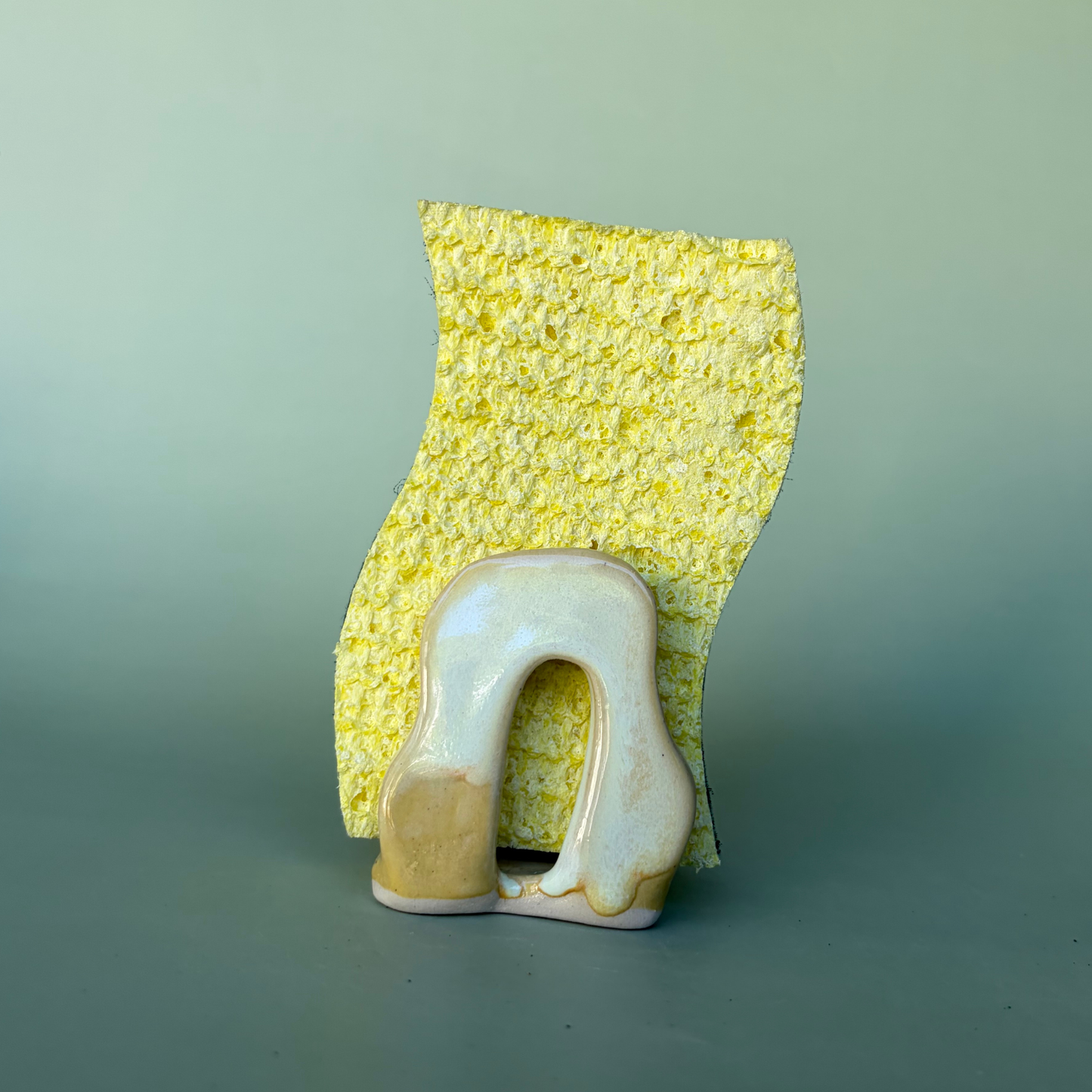Wavy Sponge Holder in Custard (1)