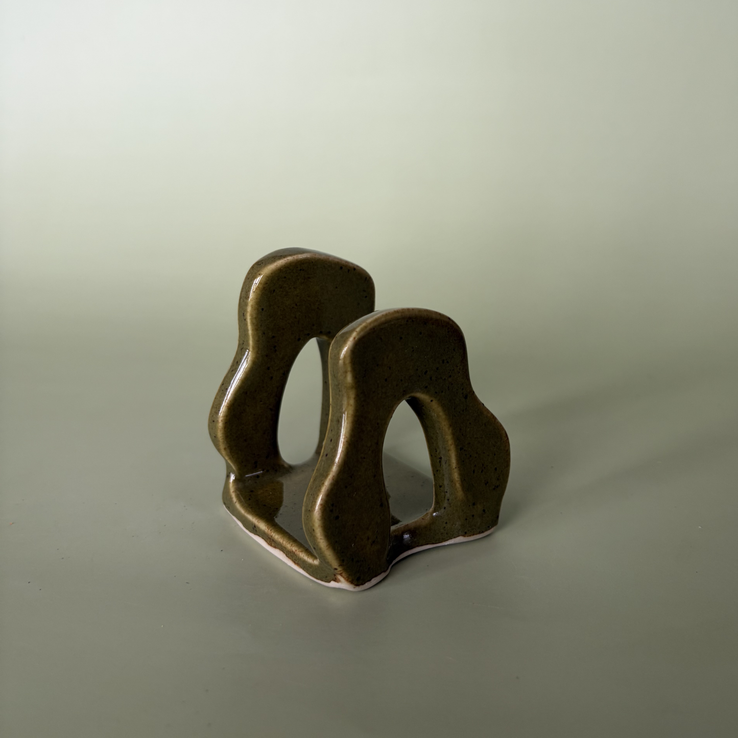 Wavy Sponge Holder in Capers