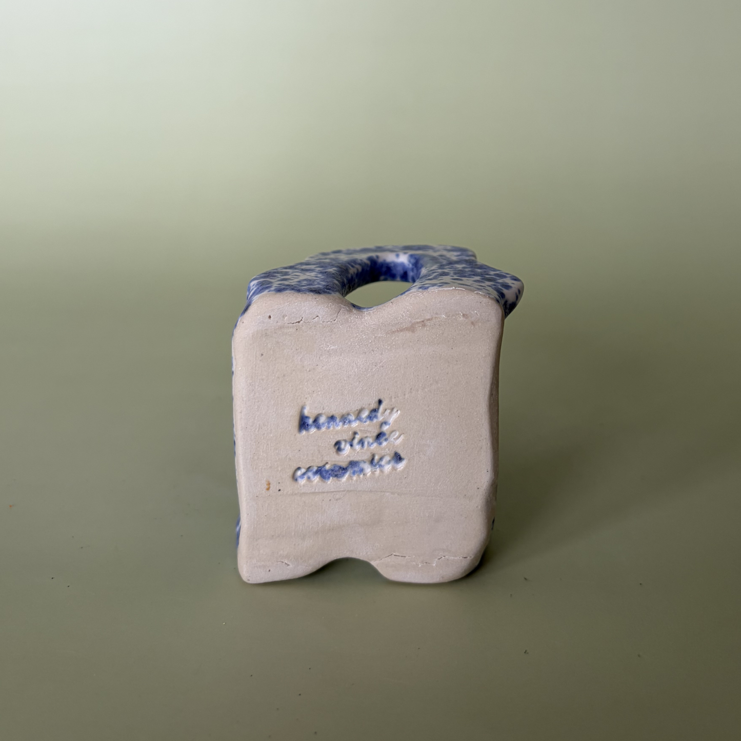 Wavy Sponge Holder in Nimbus