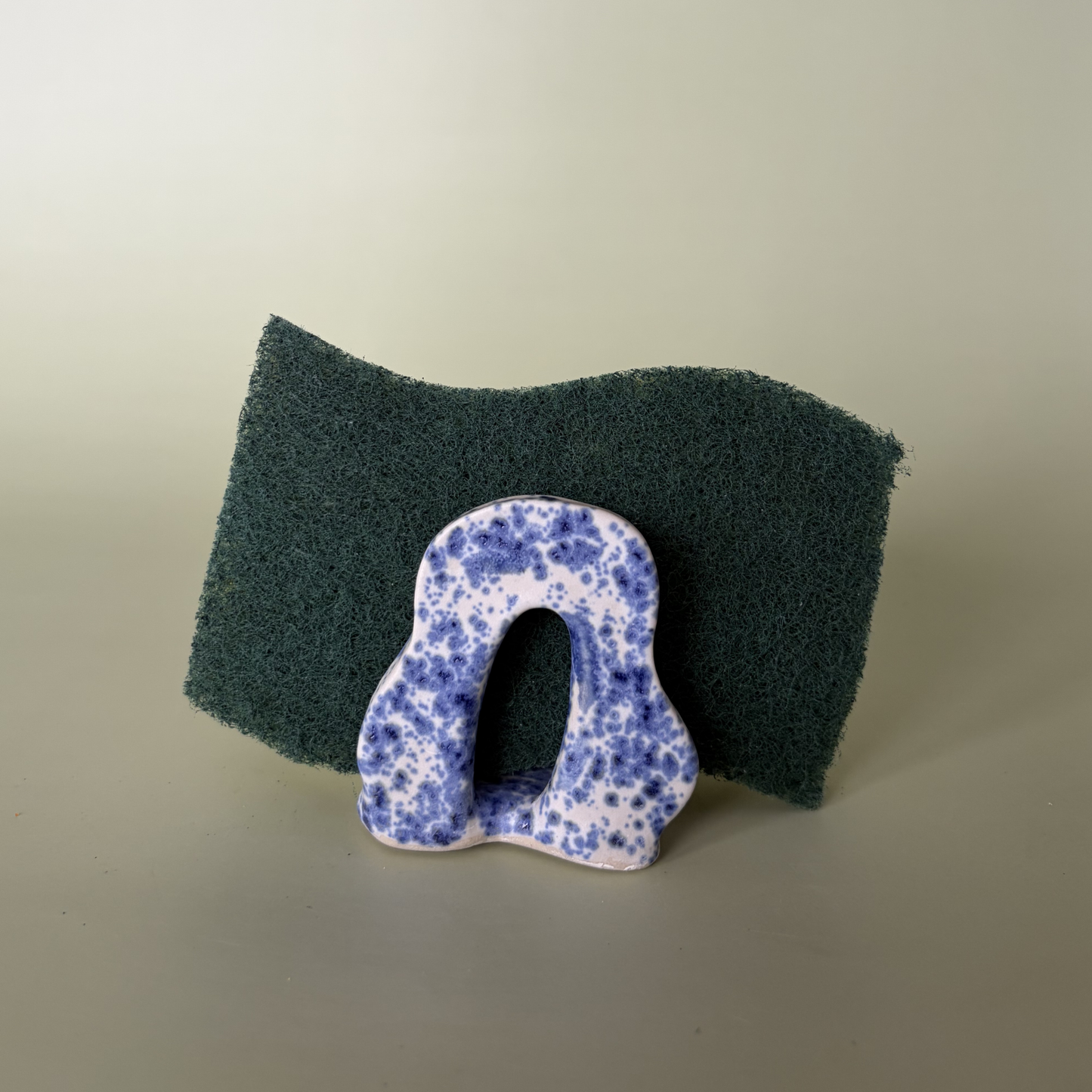 Wavy Sponge Holder in Nimbus