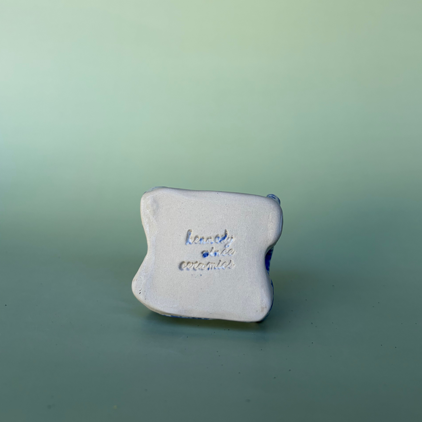 Wavy Sponge Holder in Nimbus (4)