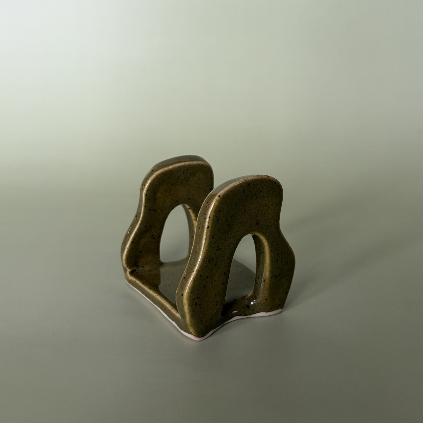 Wavy Sponge Holder in Capers