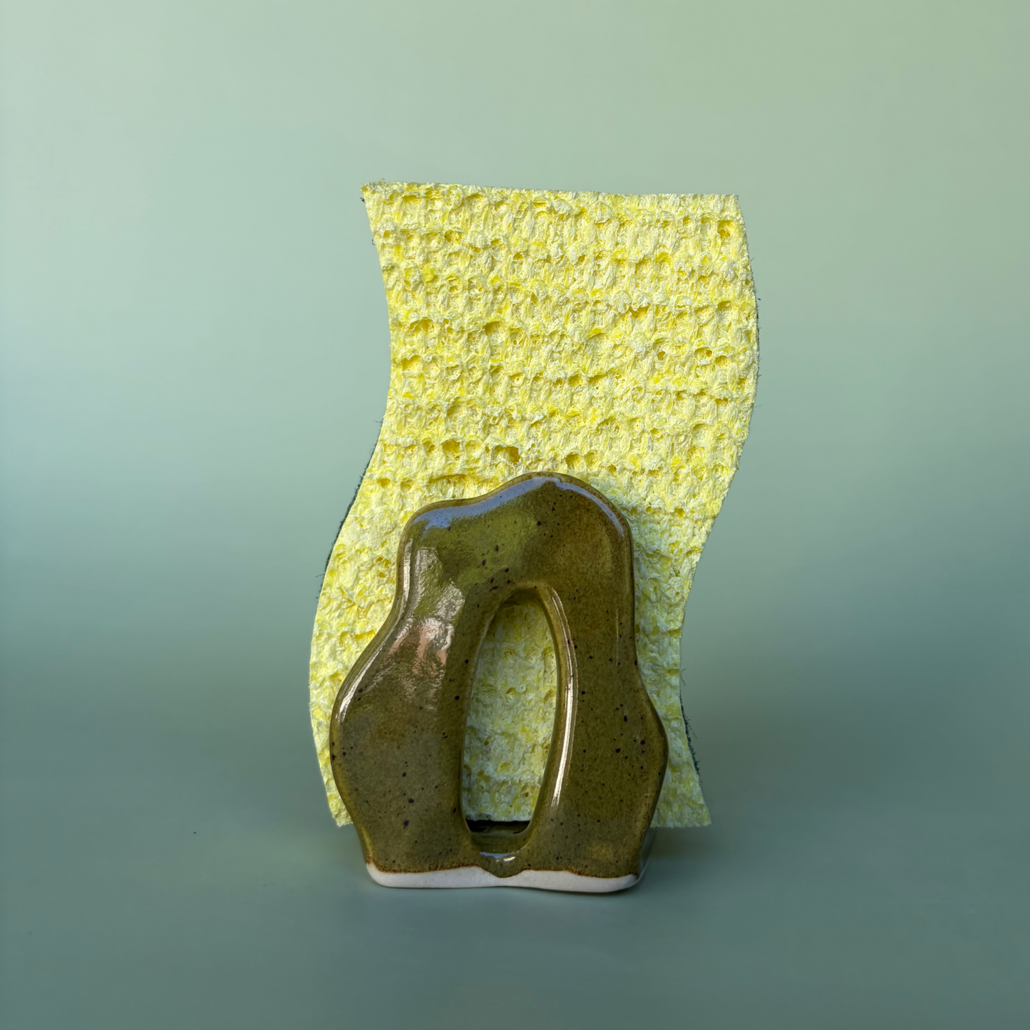 Wavy Sponge Holder in Capers (1)