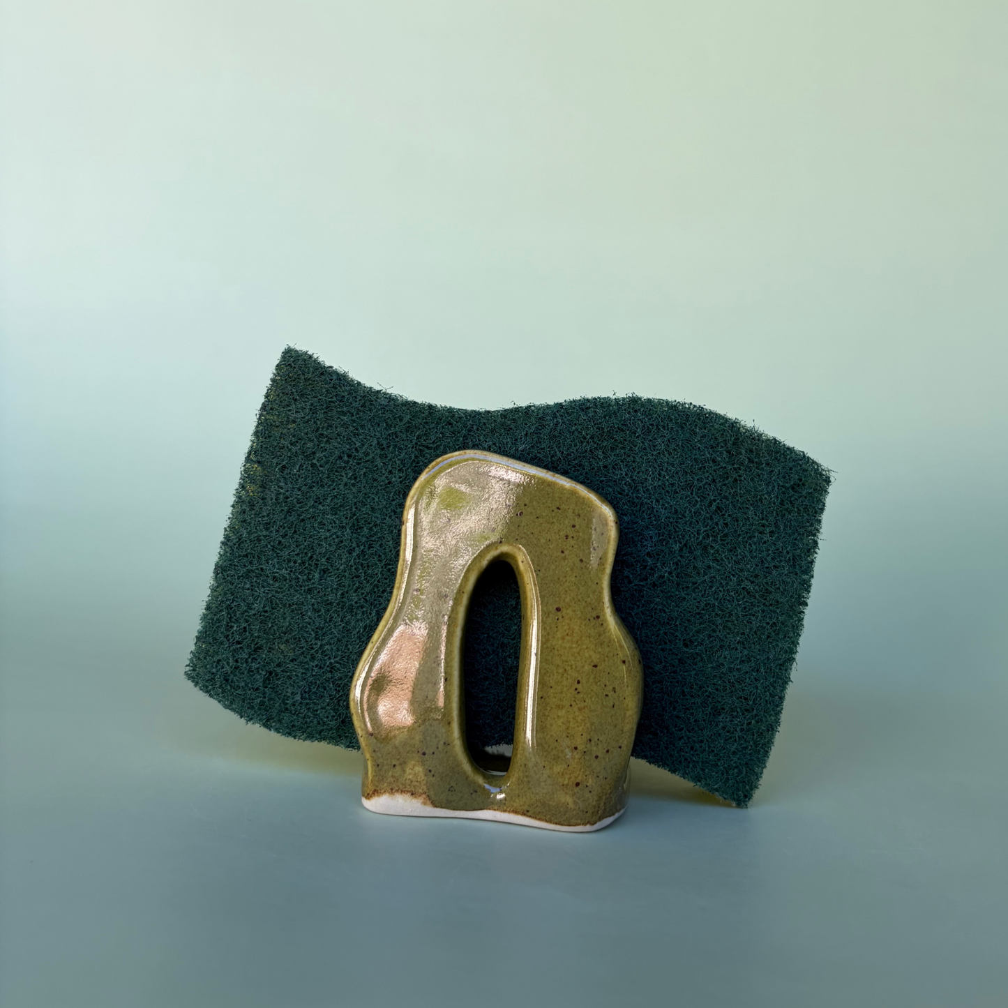 Wavy Sponge Holder in Capers (1)
