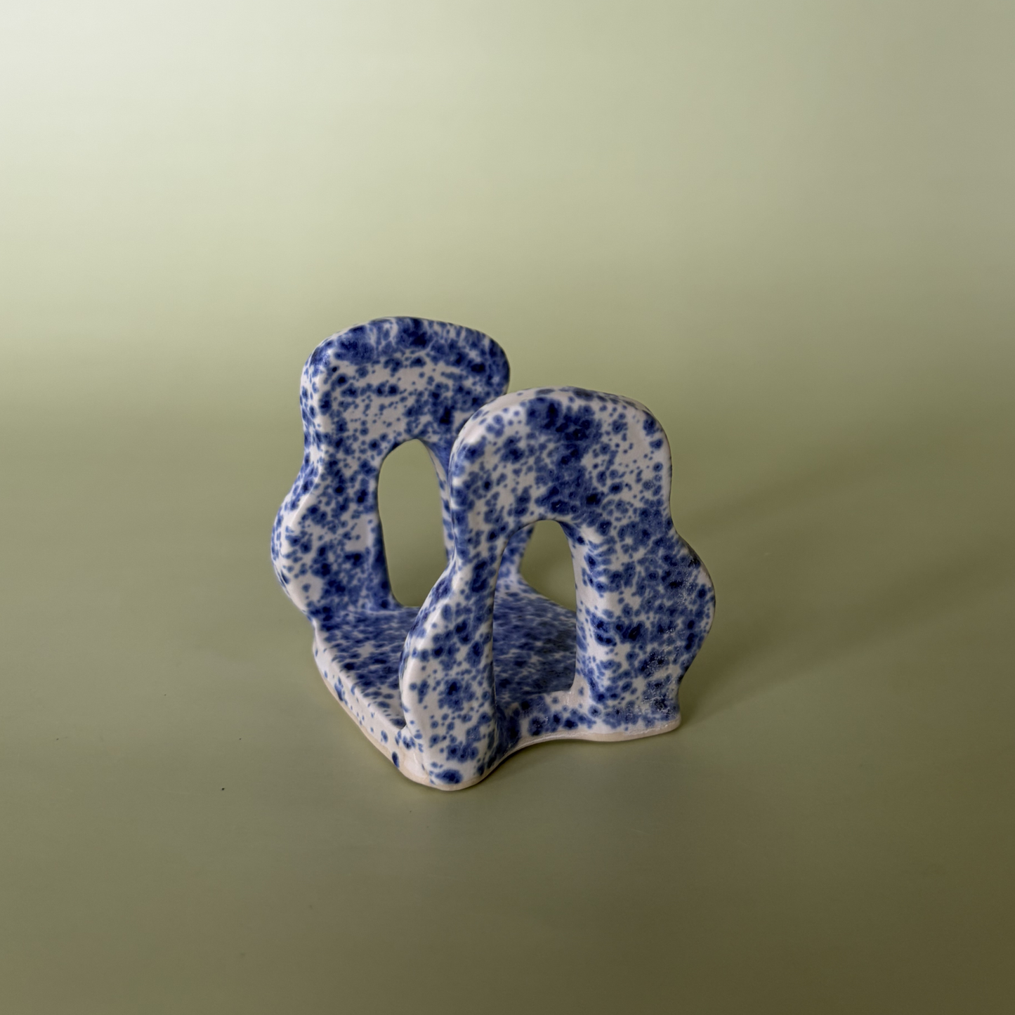 Wavy Sponge Holder in Nimbus