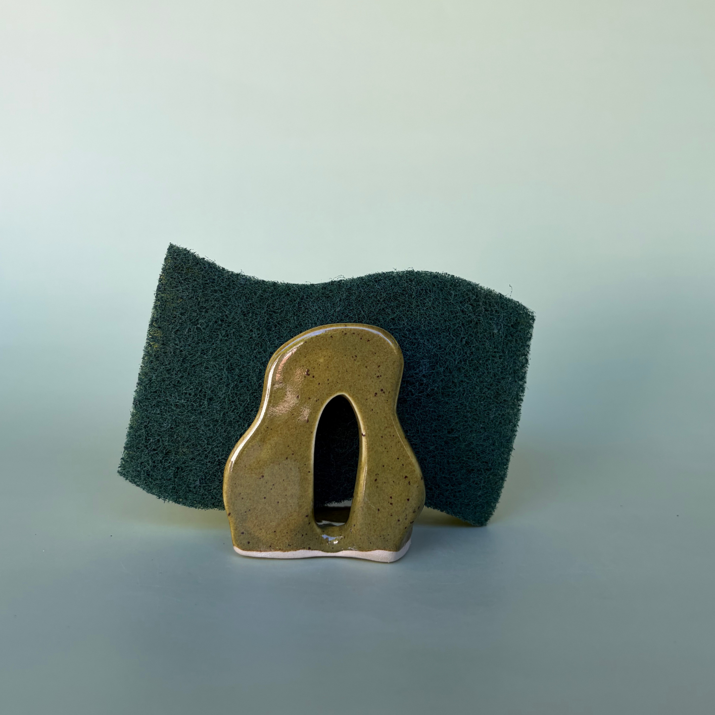 Wavy Sponge Holder in Capers (2)