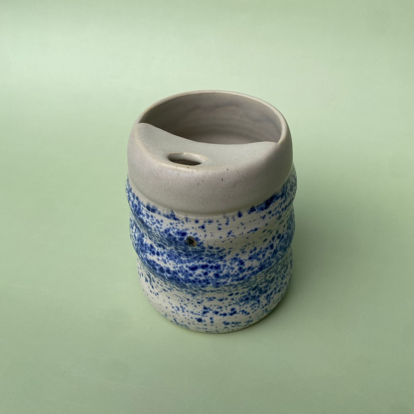 Wavy To-go Cup in Marshmallow + Nimbus