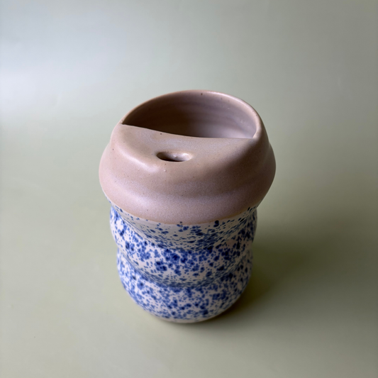 Wavy To-Go Cup in Marshmallow + Nimbus (1)