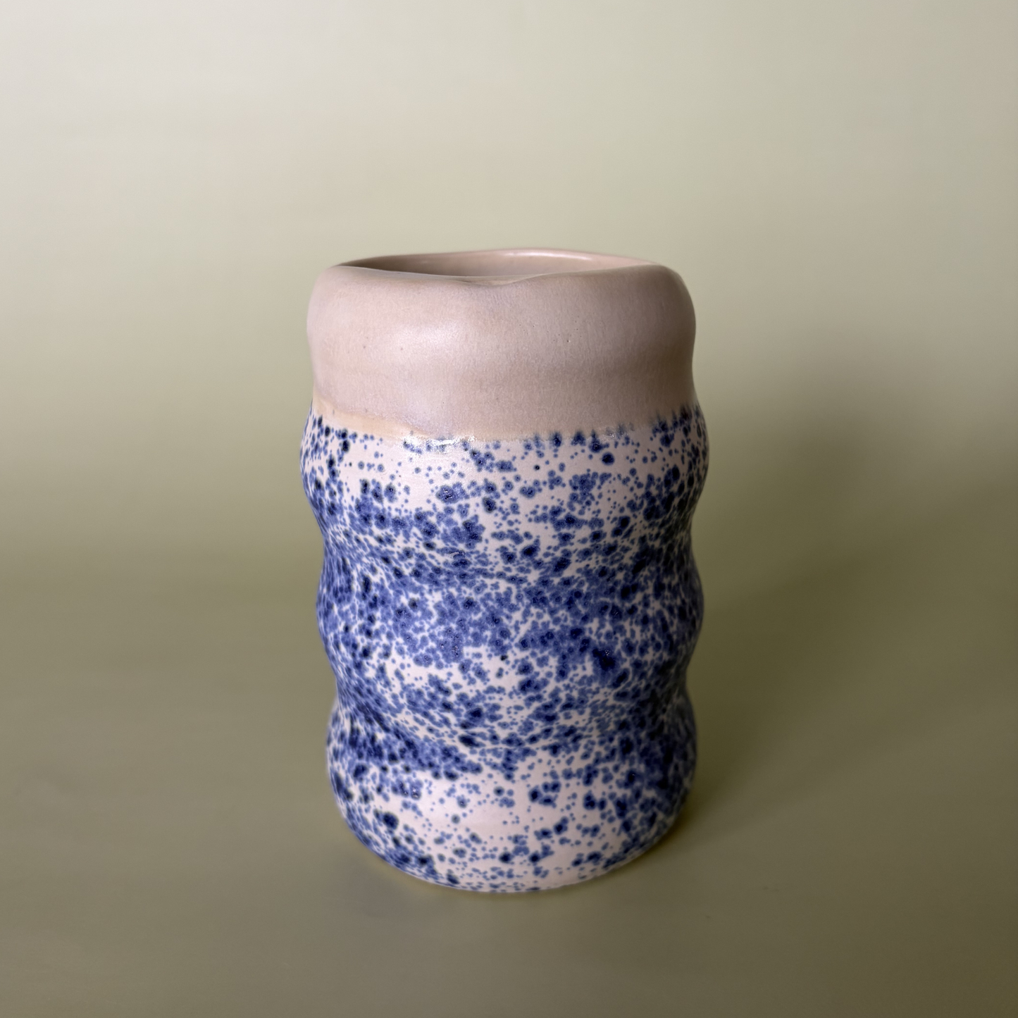 Wavy To-Go Cup in Marshmallow + Nimbus